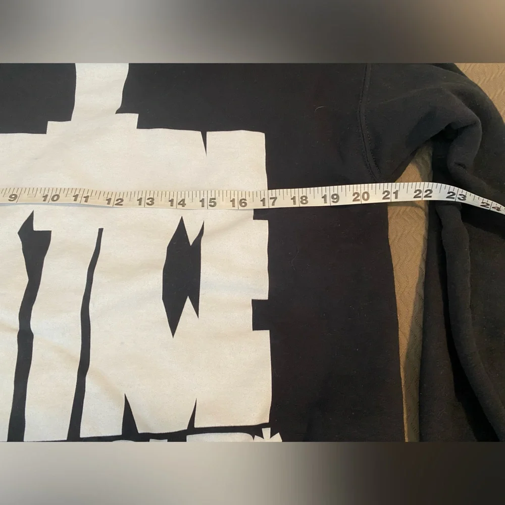 Justin Bieber black Justice tour medium unisex sweatshirt pull over pop icon EUC - Picture 6 of 6